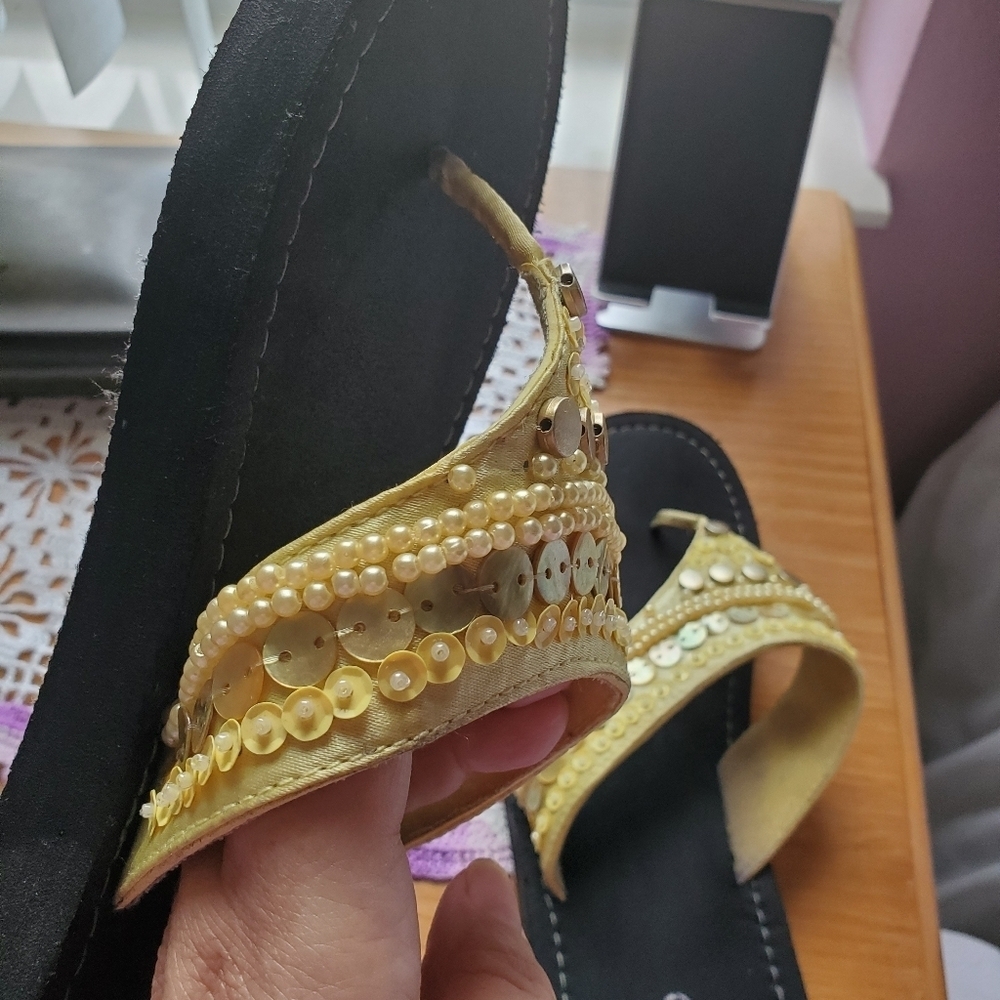 Cato Thong Sandals - Picture 11 of 16